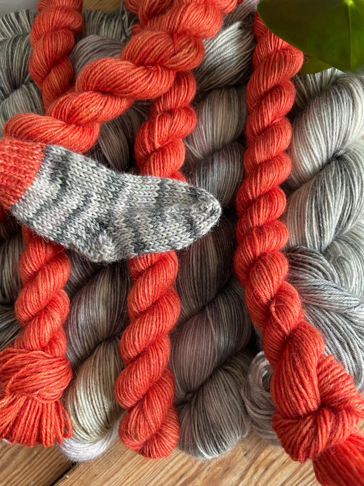 Sockset: SockaTunn 100+20g "Aska & Glöd"