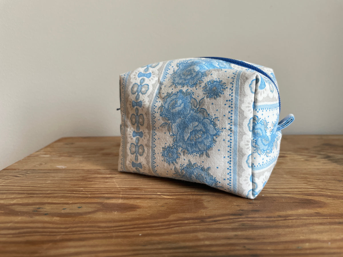 Necessär boxy mini - ”Blå ros”