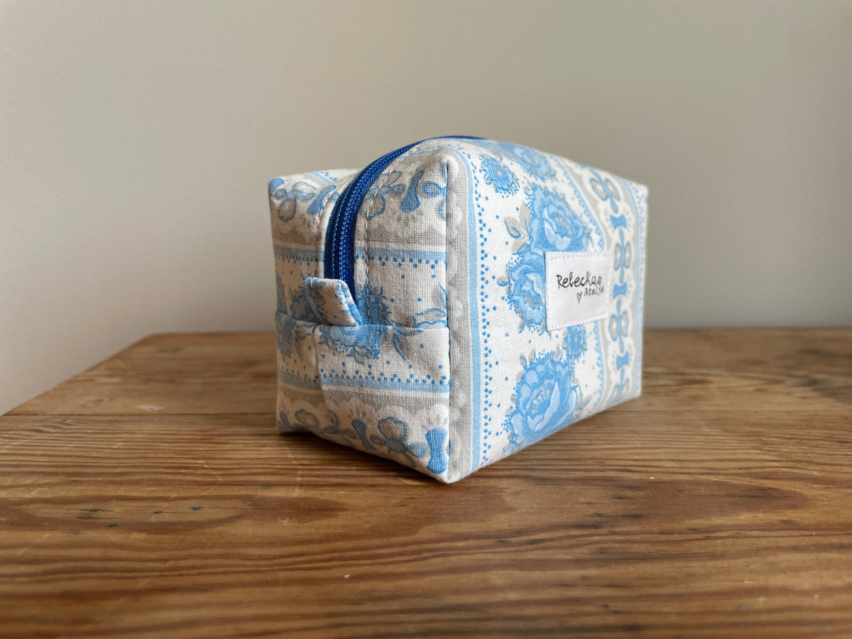 Necessär boxy mini - ”Blå ros”