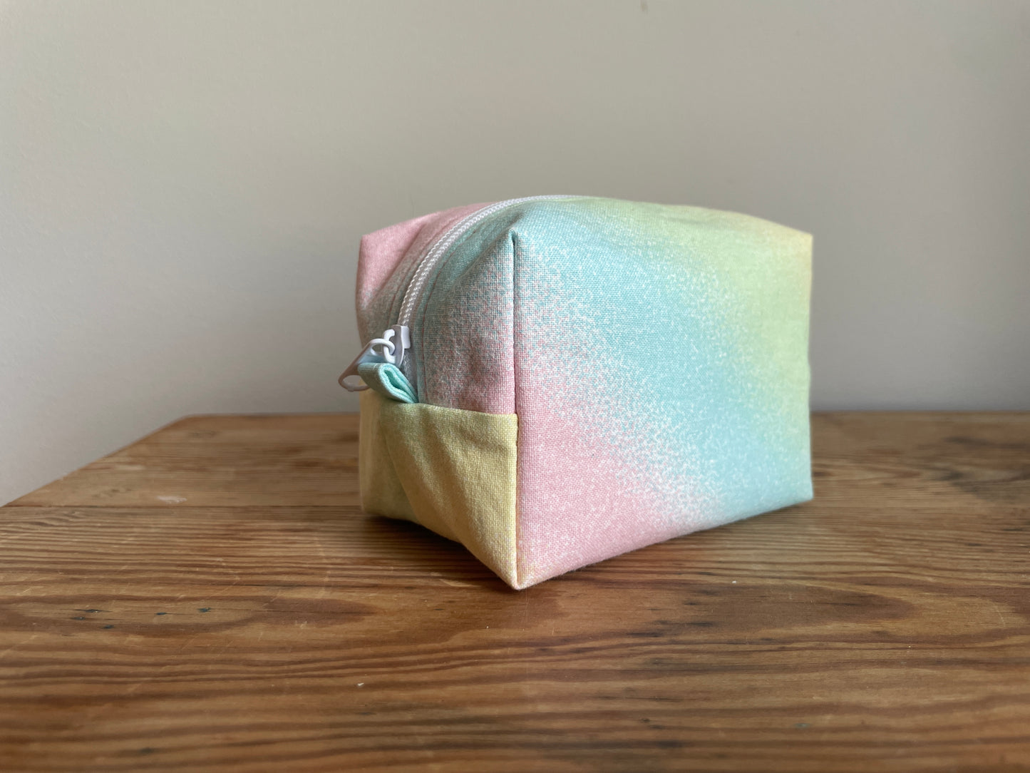 Necessär boxy mini - ”Regnbåge”