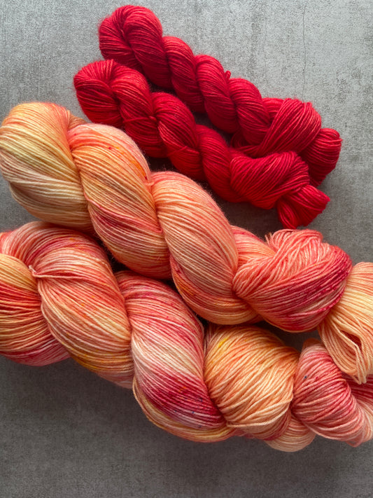 Sockset: SockaTunn 100+20g ”Persika & Eldkyss”