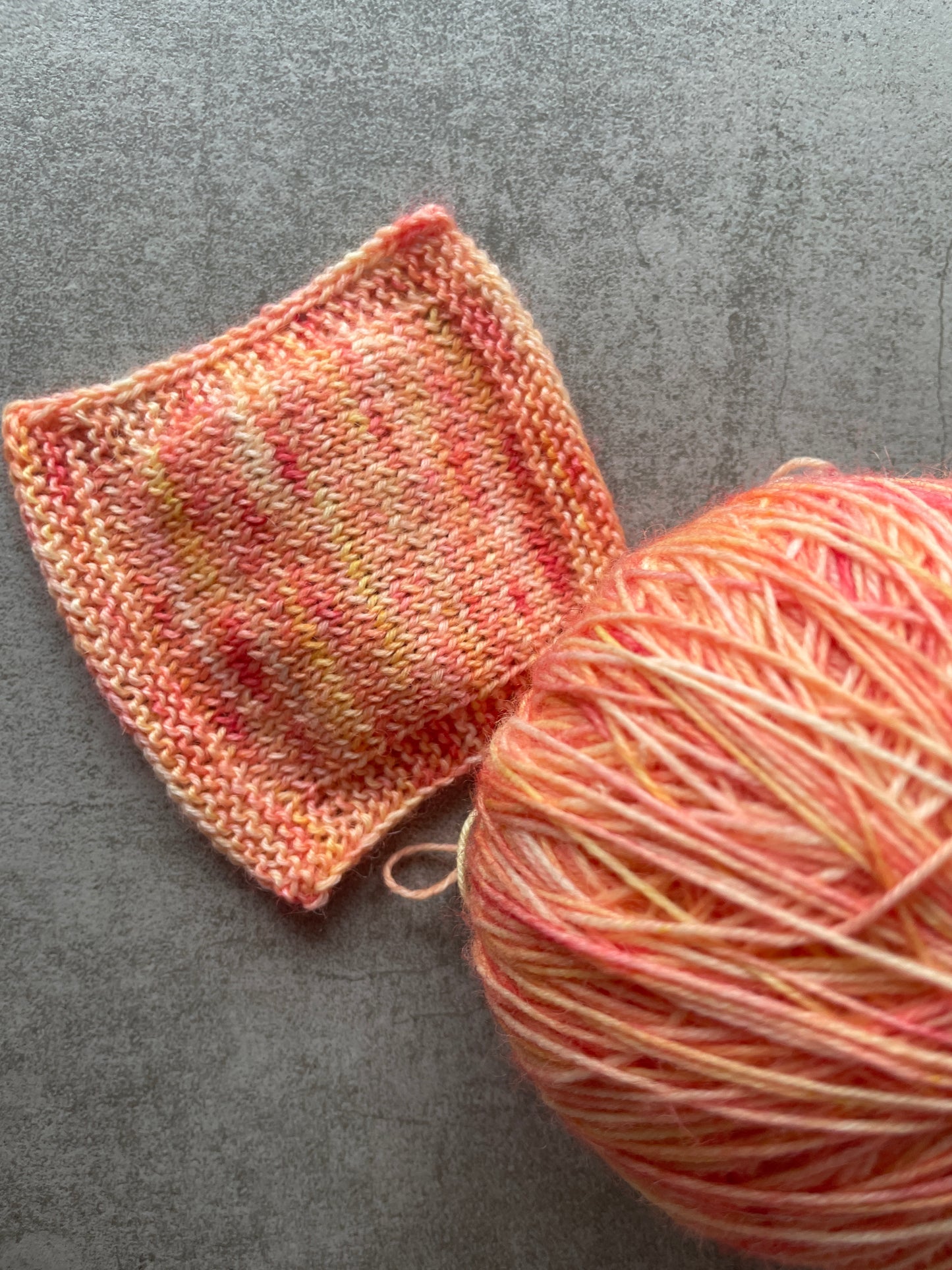 Sockset: SockaTunn 100+20g ”Persika & Eldkyss”