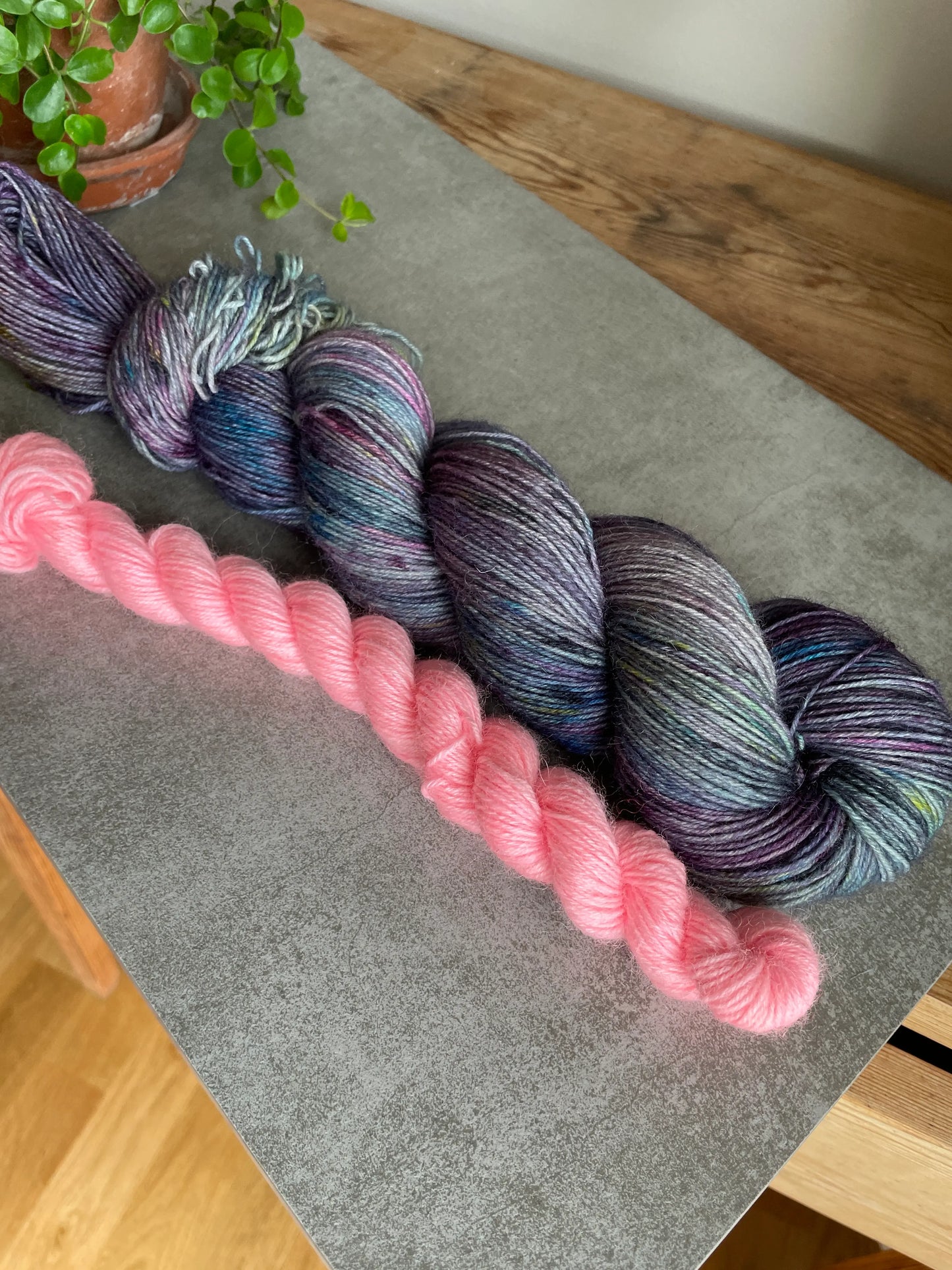 Sockset: SockaTunn 100+20g "Nattviol"