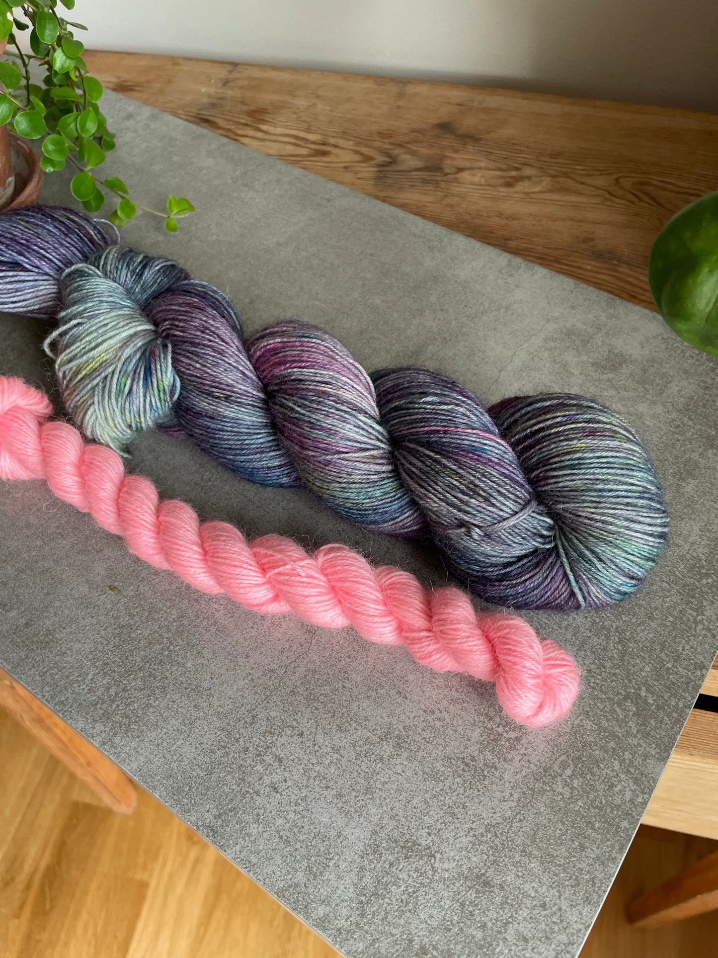 Sockset: SockaTunn 100+20g "Nattviol"