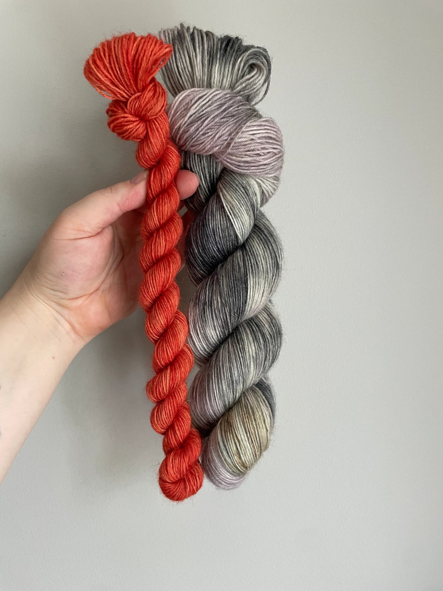 Sockset: SockaTunn 100+20g "Aska & Glöd"