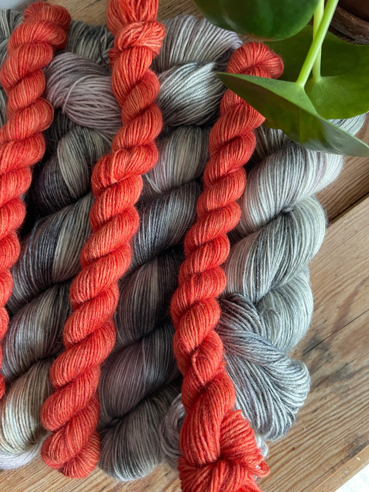 Sockset: SockaTunn 100+20g "Aska & Glöd"
