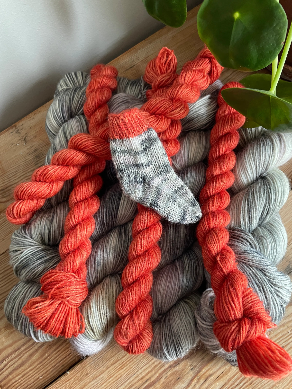 Sockset: SockaTunn 100+20g "Aska & Glöd"